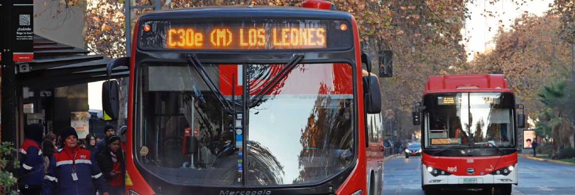 Buses RED transitando por Avenida Nueva Providencia