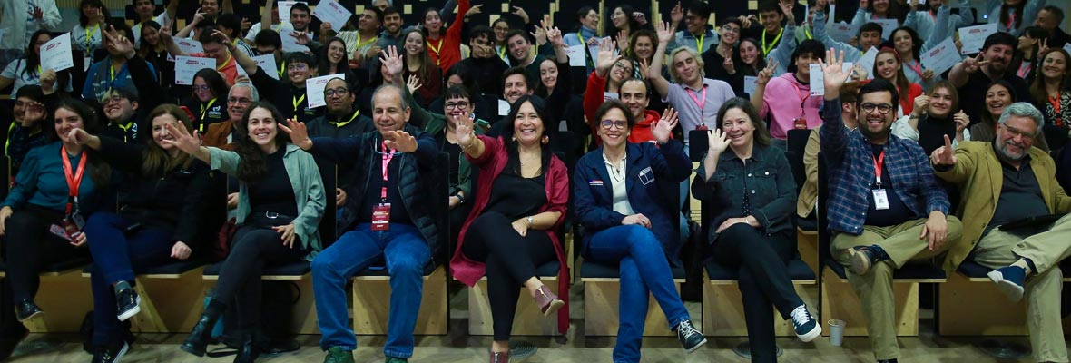 Jóvenes de universidades chilenas innovaron para seguir mejorando la seguridad en buses Red Movilidad